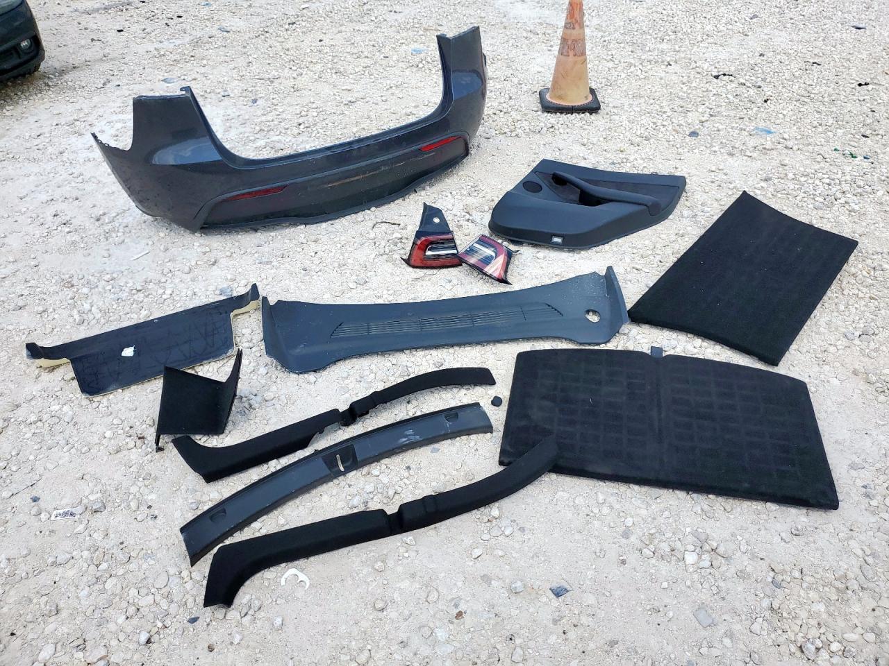 2022 Tesla Model Y VIN: 7SAYGDEF3NF530218 Lot: 68115115