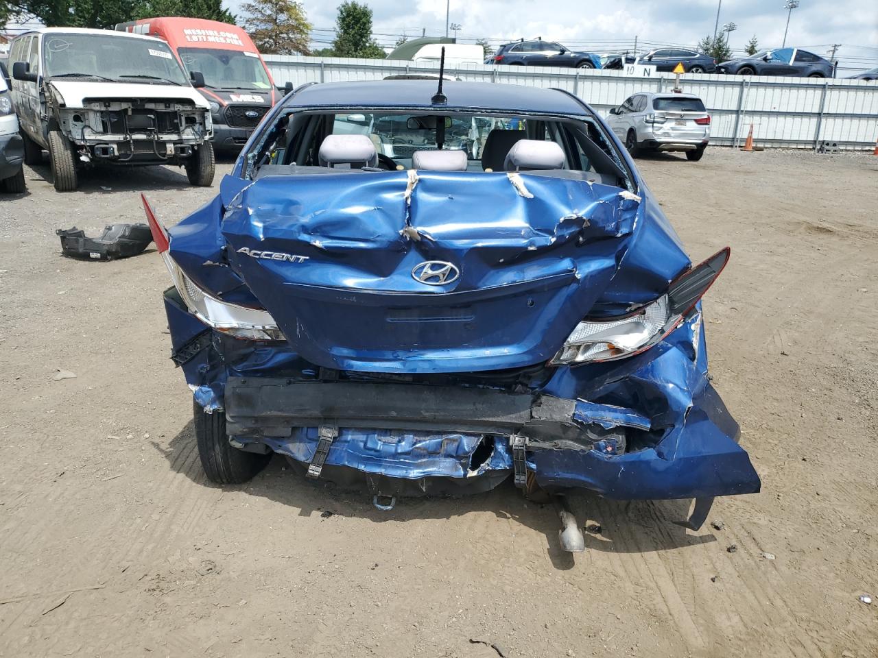 2015 Hyundai Accent Gls VIN: KMHCT4AE3FU910583 Lot: 68486565