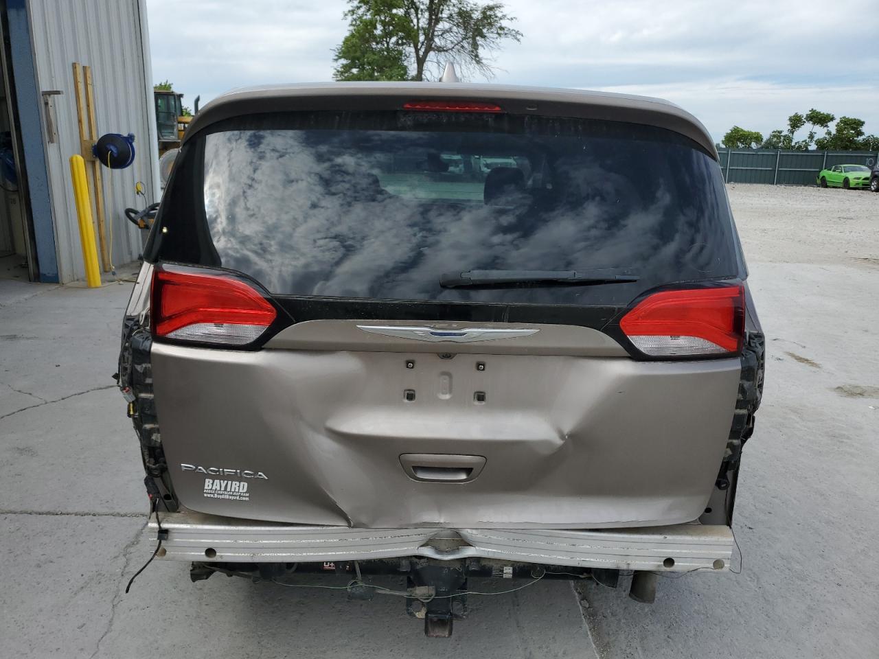 2017 Chrysler Pacifica Touring VIN: 2C4RC1DG4HR663696 Lot: 70328435