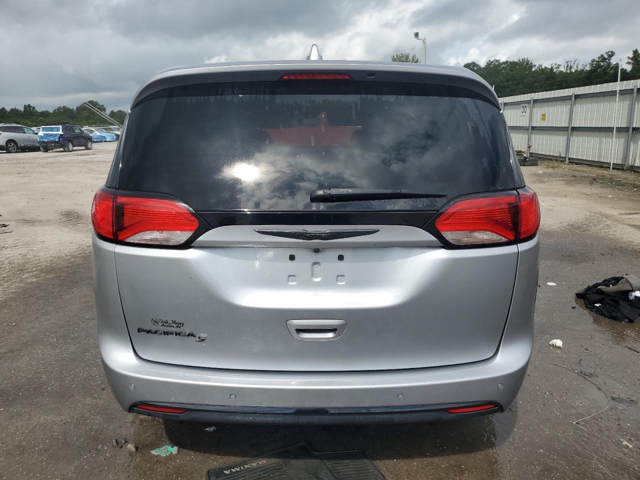 2020 Chrysler Pacifica Touring VIN: 2C4RC1FG6LR187604 Lot: 68202185