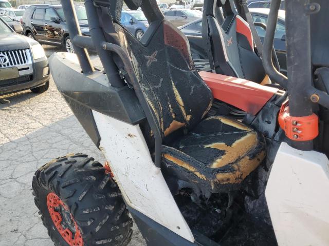 2015 CAN- MAVERICK MAX 1000R