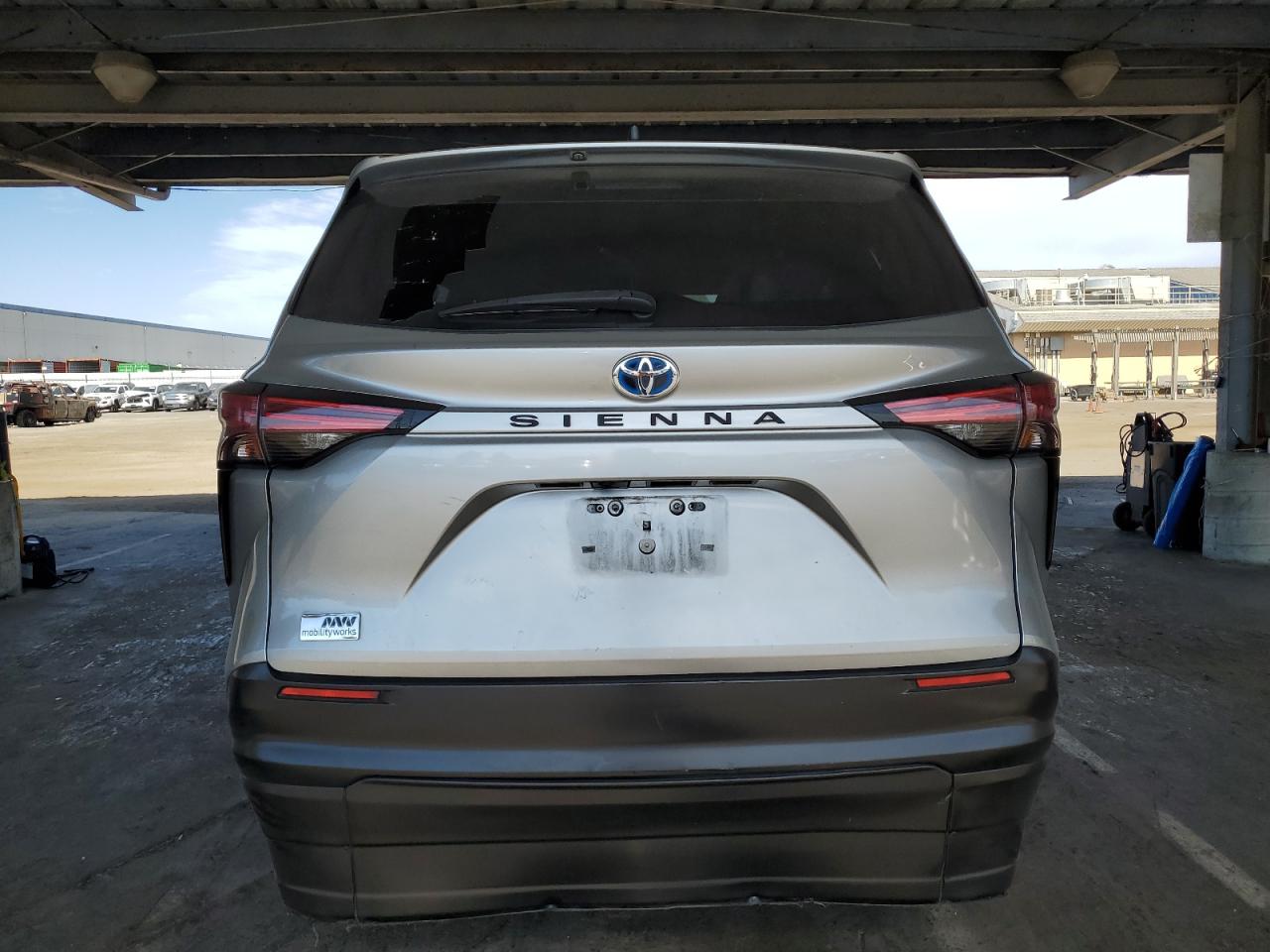 2022 Toyota Sienna Le VIN: 5TDKRKEC4NS085619 Lot: 70308655