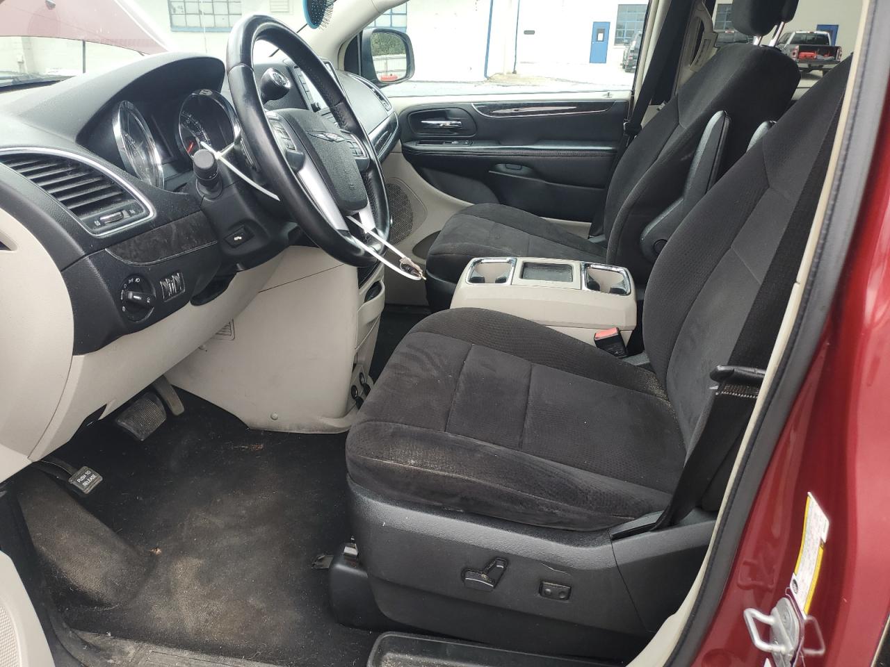 2011 Chrysler Town & Country Touring VIN: 2A4RR5DG2BR665275 Lot: 67399205