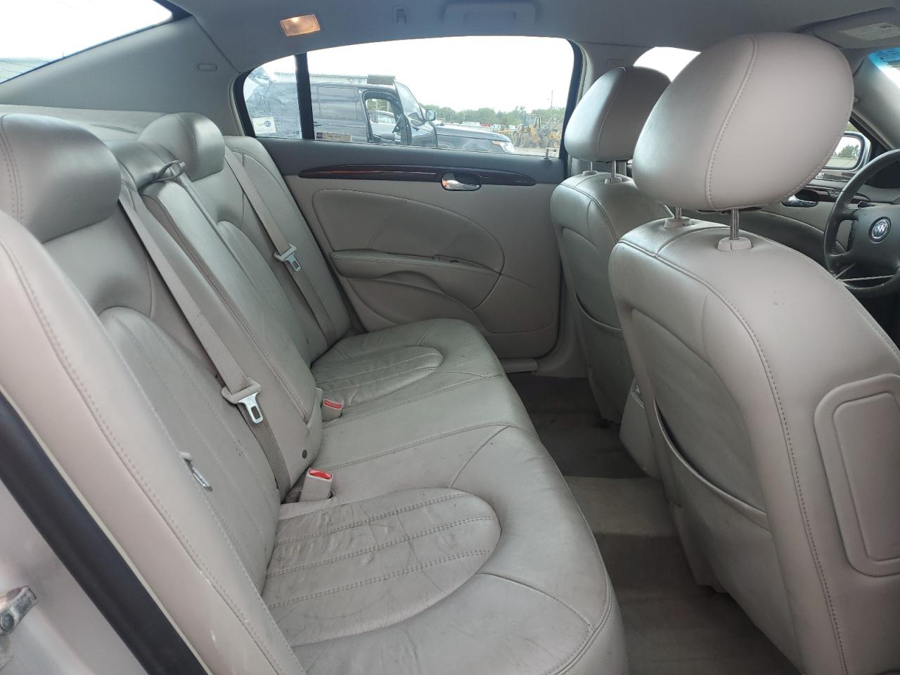 1G4HC5EM6BU125210 BUICK LUCERNE 2011 SILVER Photo 10