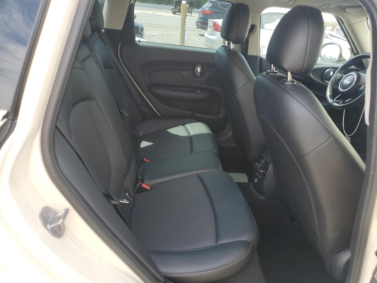 2018 Mini Cooper Clubman VIN: WMWLN5C50J2E34573 Lot: 70855475