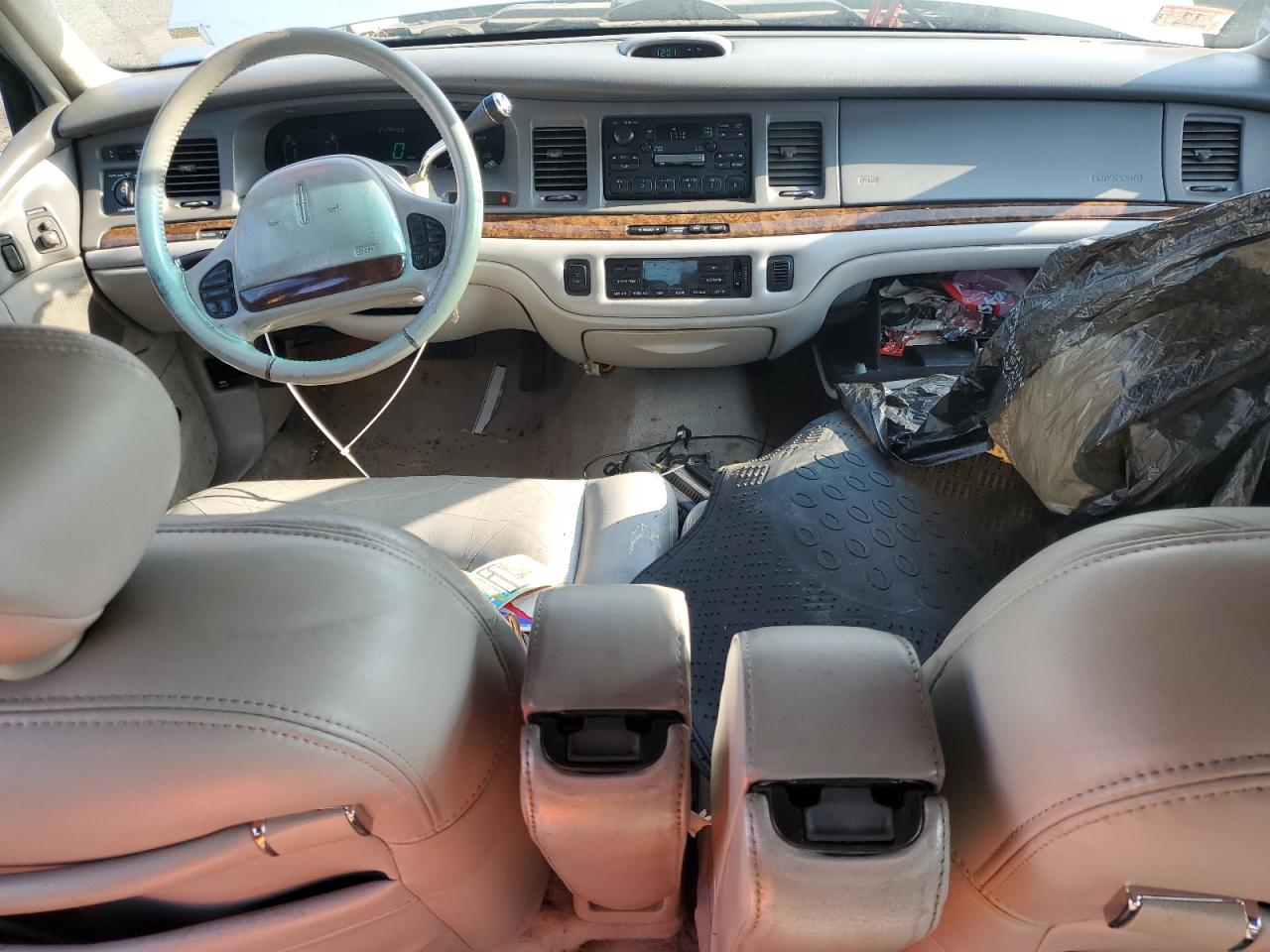 1995 Lincoln Town Car Signature VIN: 1LNLM82WXSY766237 Lot: 68703135