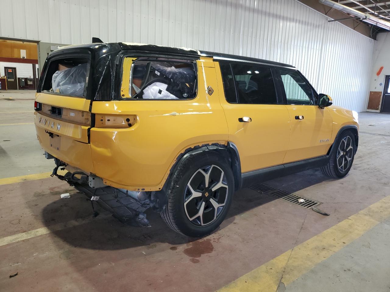 2023 Rivian R1S Adventure two_colors null electric 7PDSGBBA8PN026132 photo #4