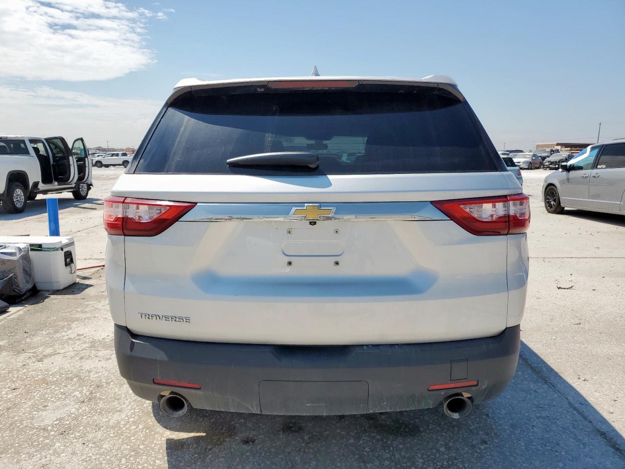 2018 Chevrolet Traverse Ls VIN: 1GNERFKW9JJ110256 Lot: 68419305