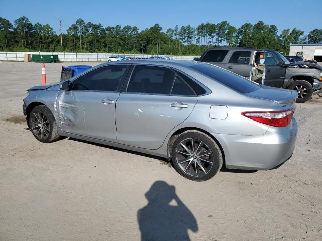 Sedans TOYOTA CAMRY 2017 Srebrny