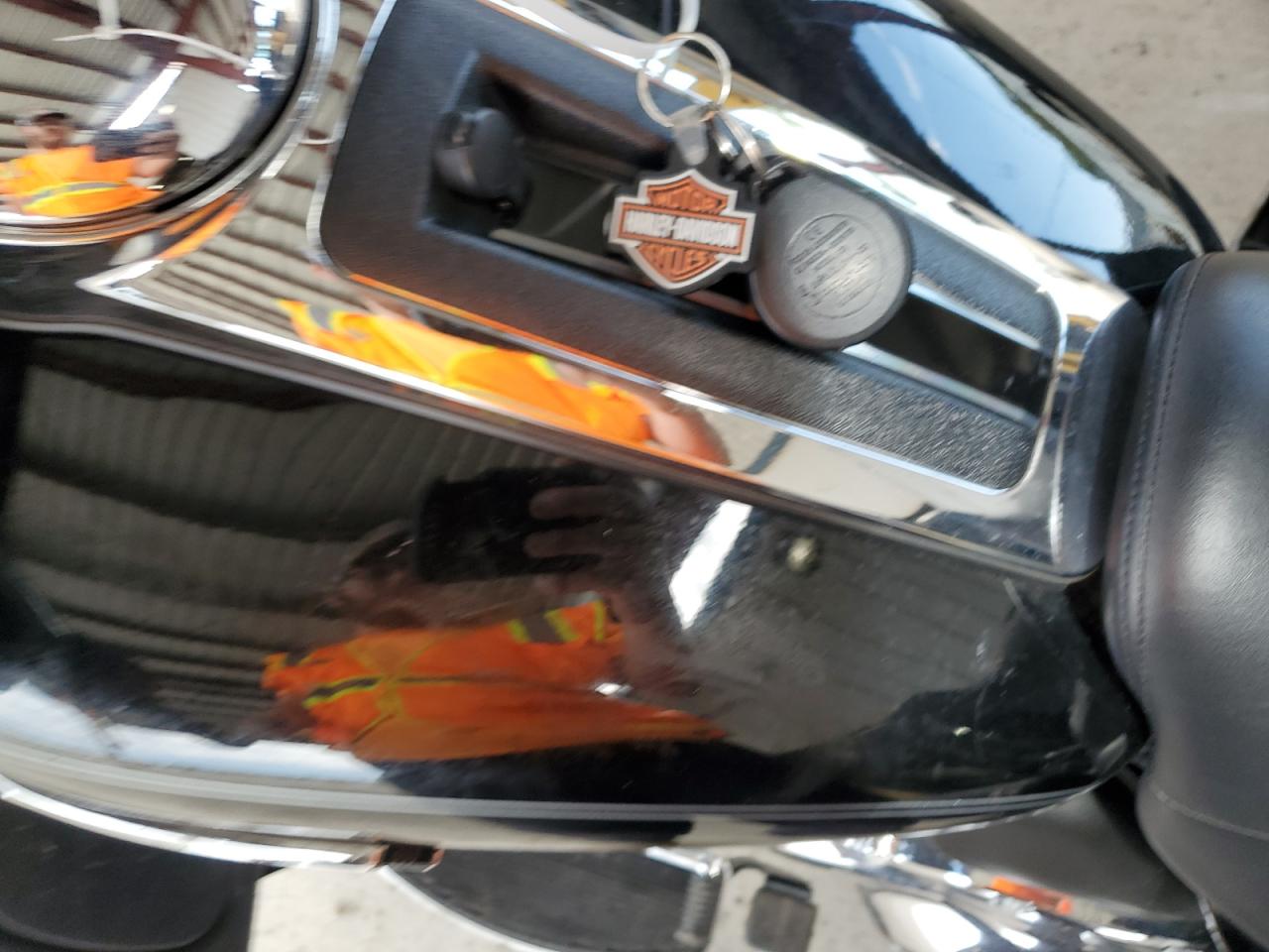 2017 Harley-Davidson Flhtcutg Tri Glide Ultra VIN: 1HD1MAD18HB860101 Lot: 68653385