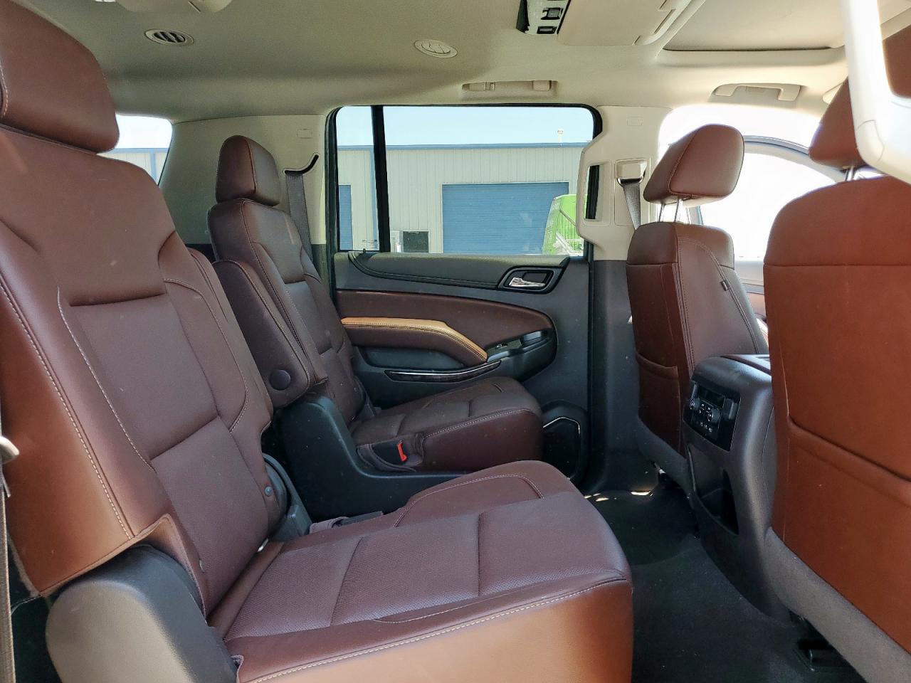 2018 Chevrolet Suburban K1500 Premier VIN: 1GNSKJKC7JR355588 Lot: 68541705