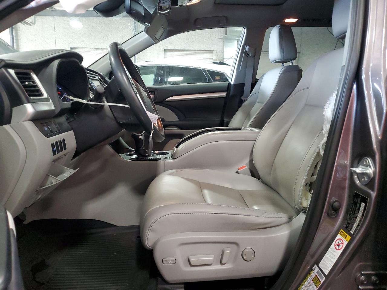 2019 Toyota Highlander Se VIN: 5TDJZRFHXKS605509 Lot: 70832025