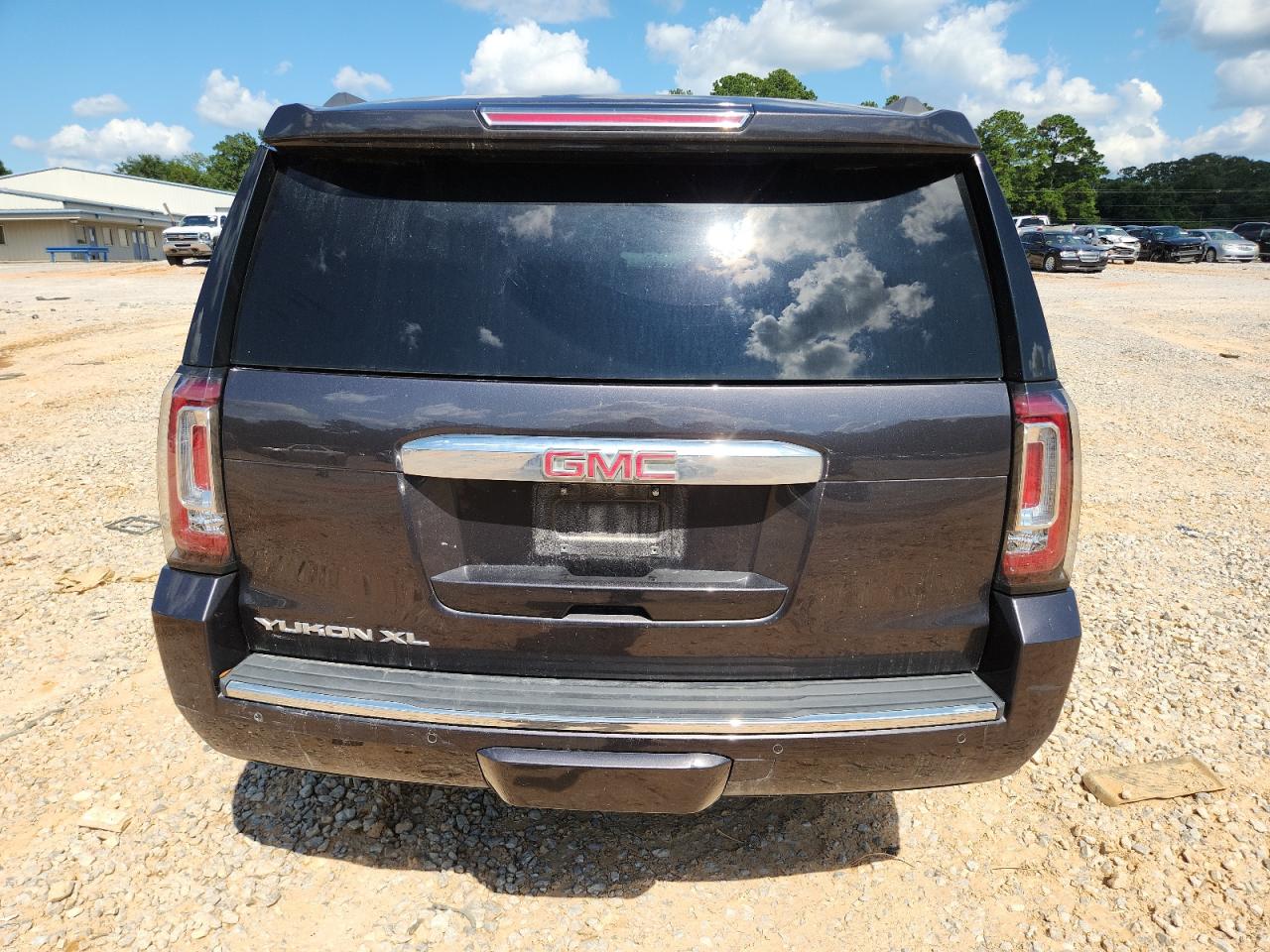 2017 GMC Yukon Xl Denali VIN: 1GKS2HKJ2HR382762 Lot: 68341255
