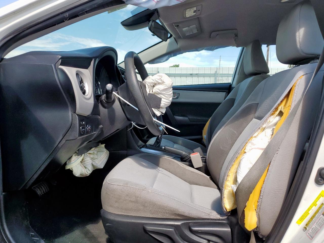 2017 Toyota Corolla L VIN: 5YFBURHE0HP700944 Lot: 70260755