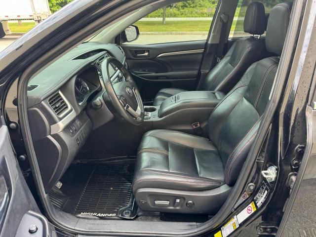 2019 TOYOTA HIGHLANDER SE  