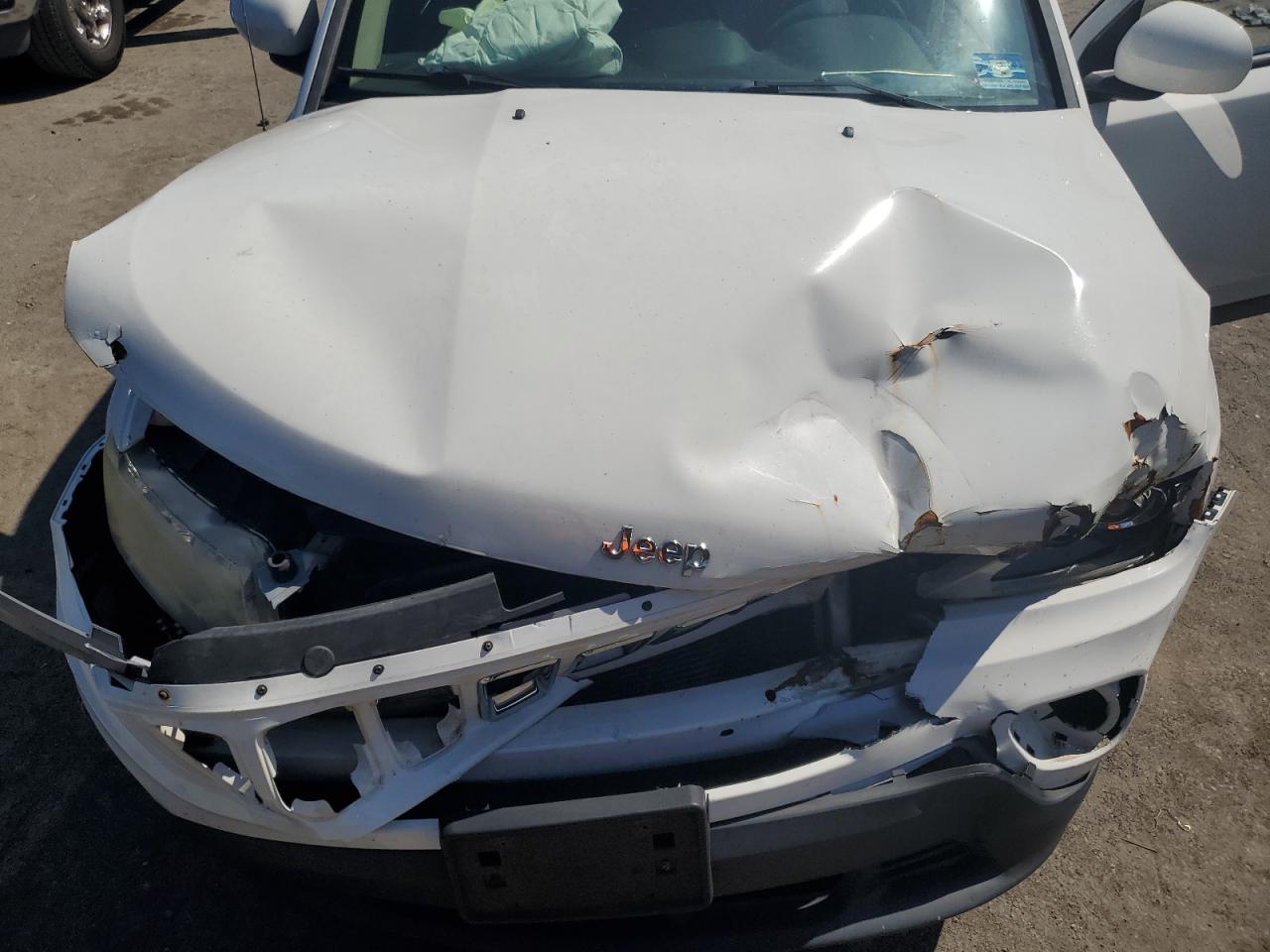 2014 Jeep Compass Limited VIN: 1C4NJDCB8ED617735 Lot: 69936115