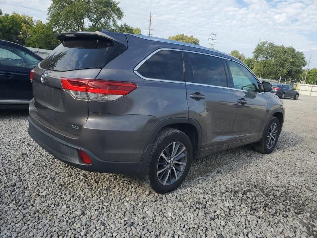 2017 TOYOTA HIGHLANDER SE  