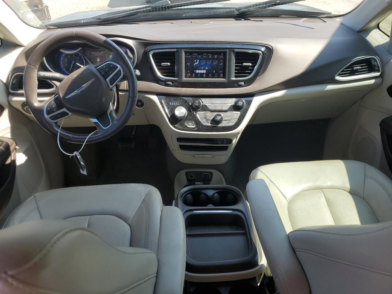 2020 Chrysler Pacifica Touring L VIN: 2C4RC1BG2LR112856 Lot: 68702405