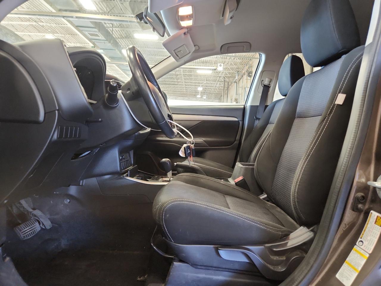 2017 Mitsubishi Outlander Es VIN: JA4AZ2A38HZ033862 Lot: 70063615