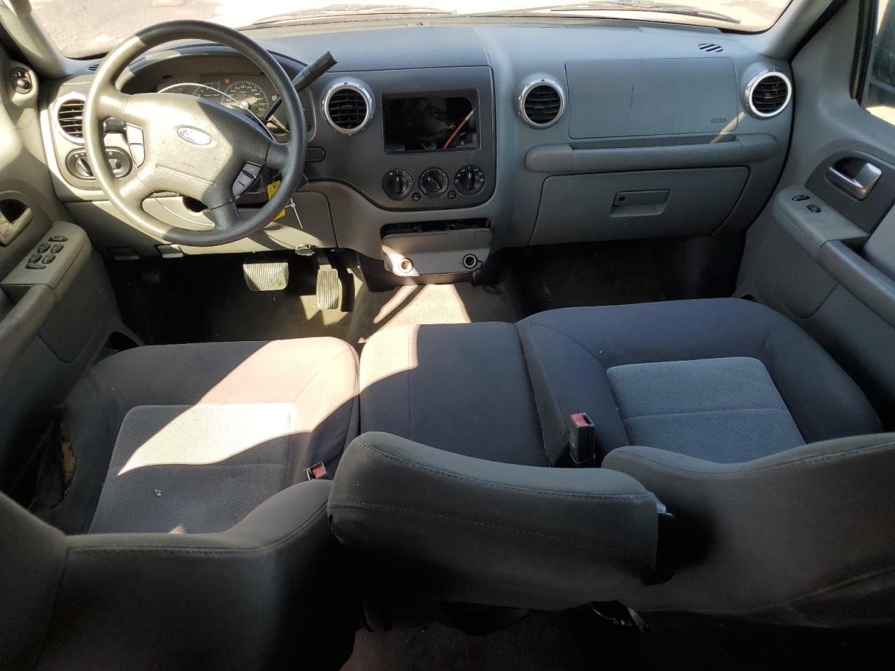 2004 Ford Expedition Xls VIN: 1FMRU13W04LA59776 Lot: 69996385