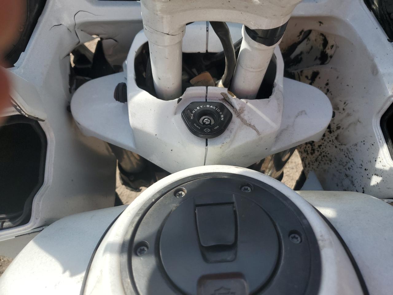 2016 Harley-Davidson Flhtcutg Tri Glide Ultra VIN: 1HD1MAL12GB861423 Lot: 69122765