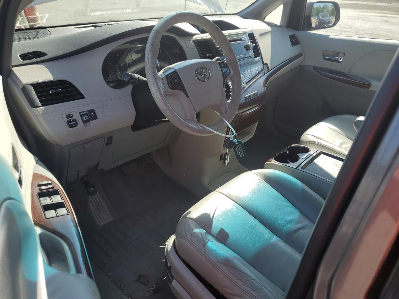 2011 Toyota Sienna Xle VIN: 5TDDK3DC6BS015250 Lot: 68763765