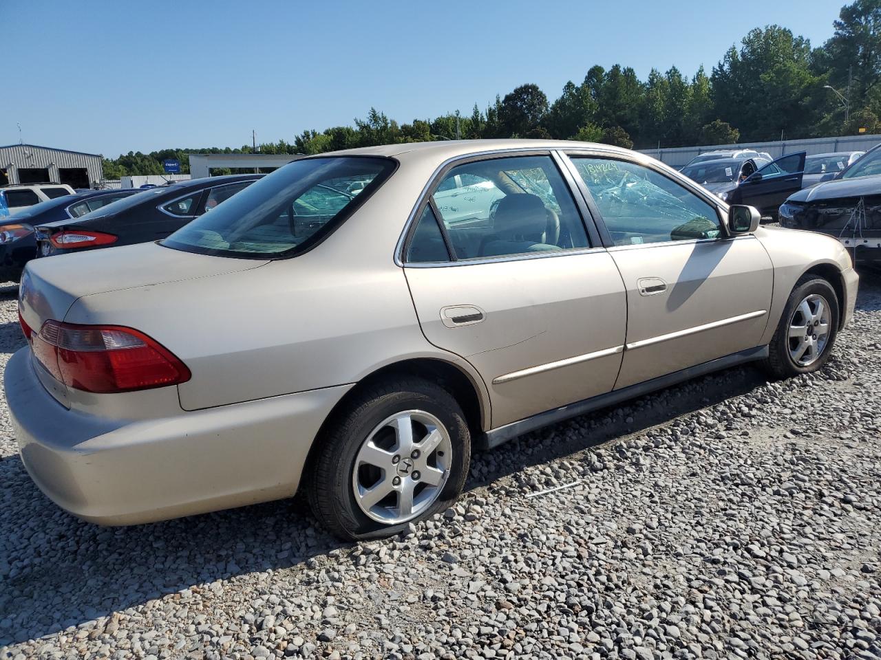2000 Honda Accord Se gold null gas 1HGCG5678YA052297 photo #4