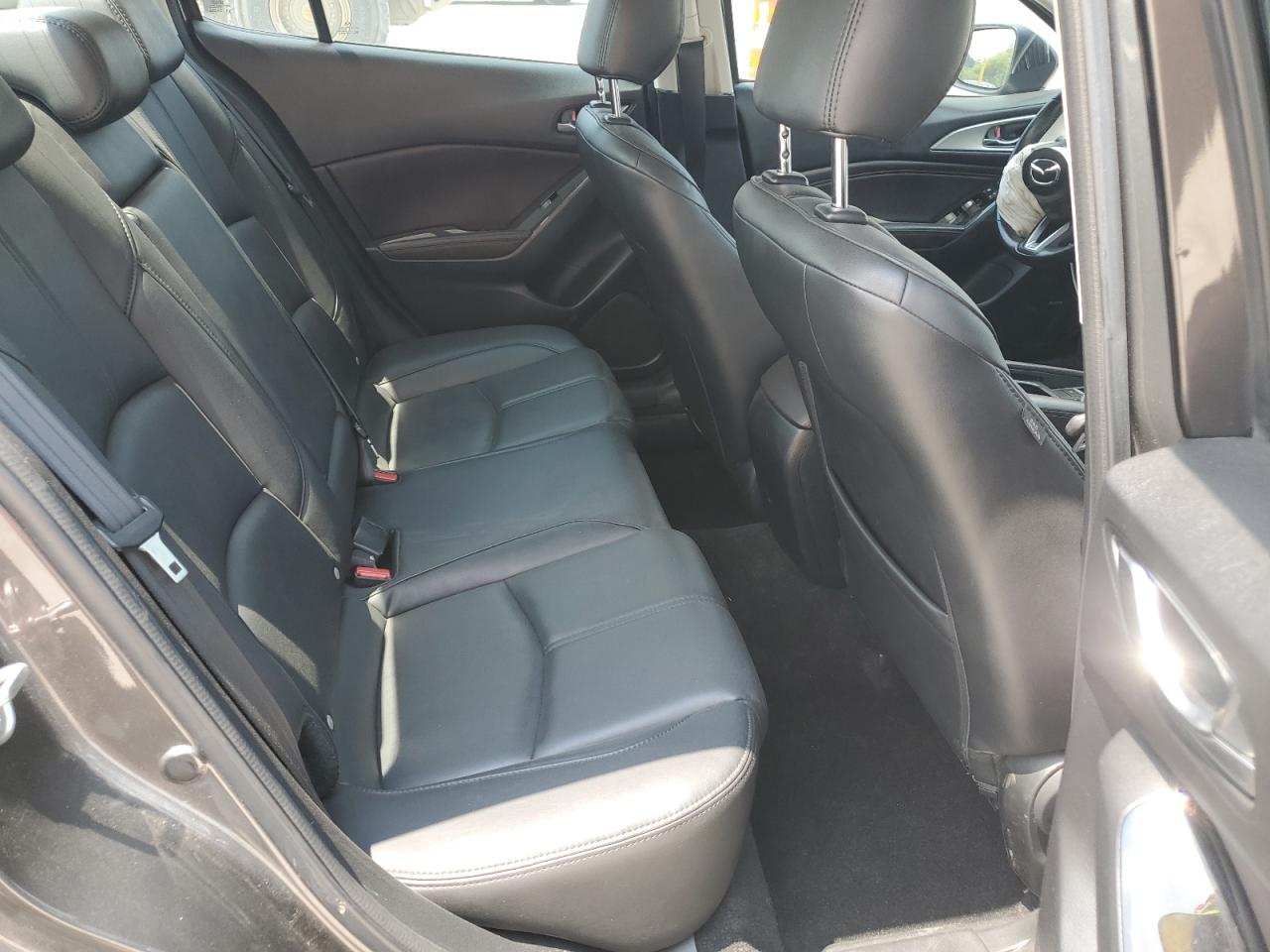 2018 Mazda 3 Touring VIN: 3MZBN1V37JM261818 Lot: 67398975