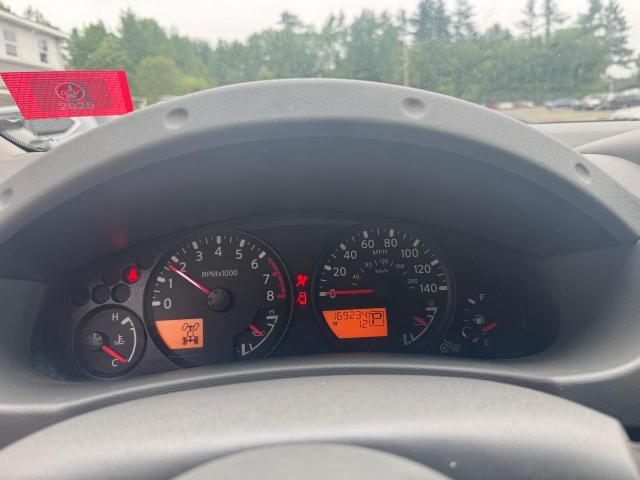 Pickups NISSAN FRONTIER 2013 Biały