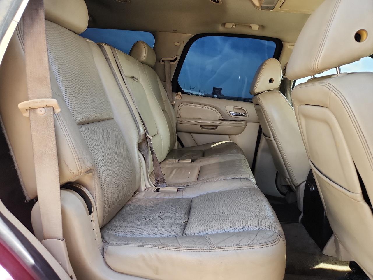 2007 Cadillac Escalade Luxury VIN: 1GYFK63827R175052 Lot: 68154055