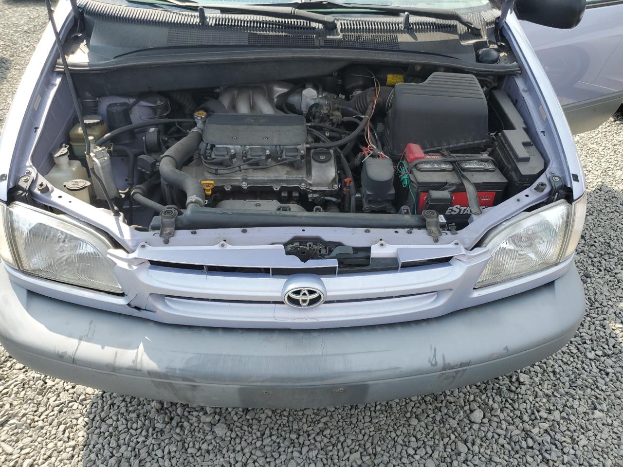 1998 Toyota Sienna Le VIN: 4T3ZF13C4WU012870 Lot: 69070305