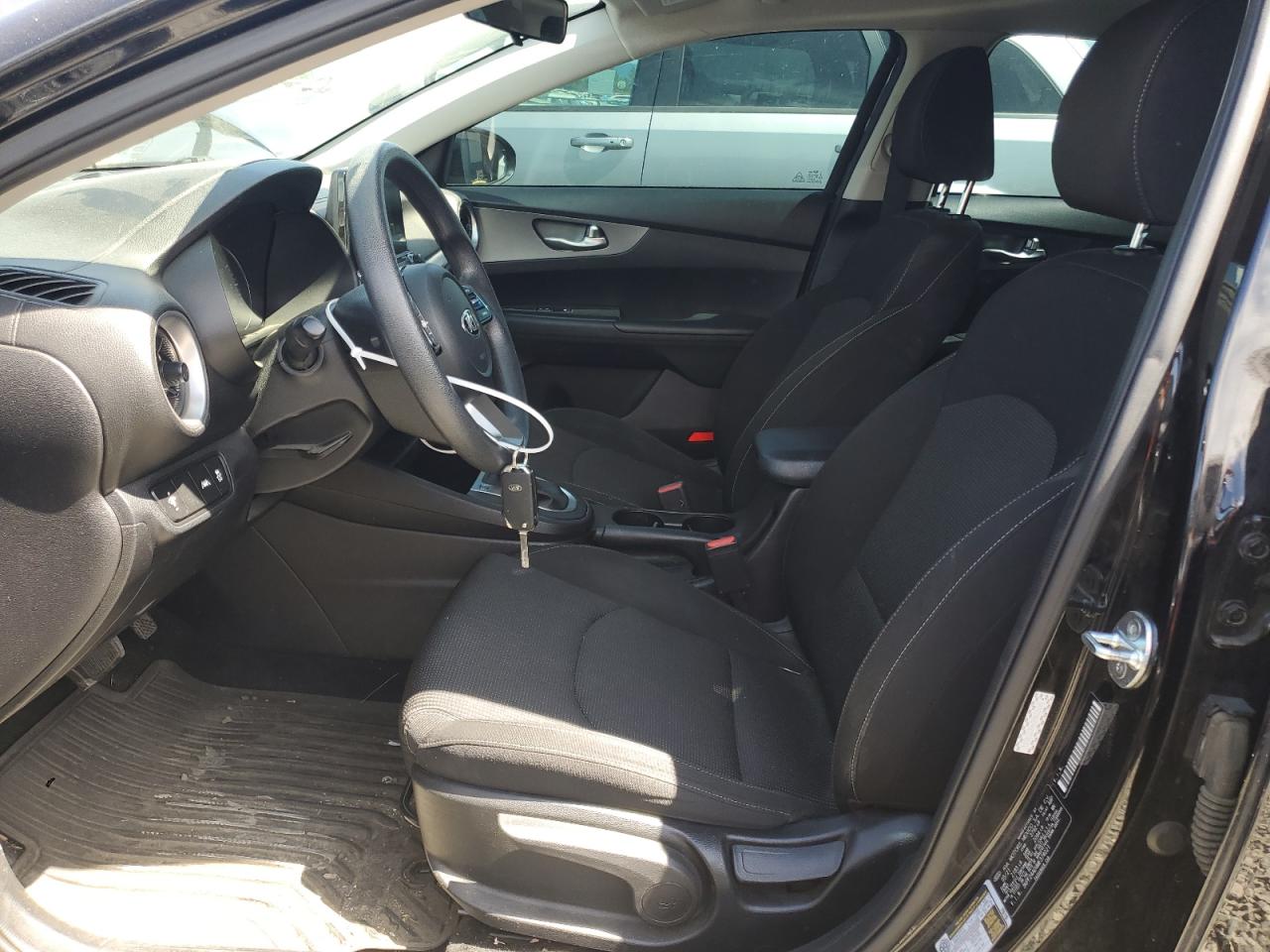 3KPF24AD9ME374021 2021 Kia Forte Fe