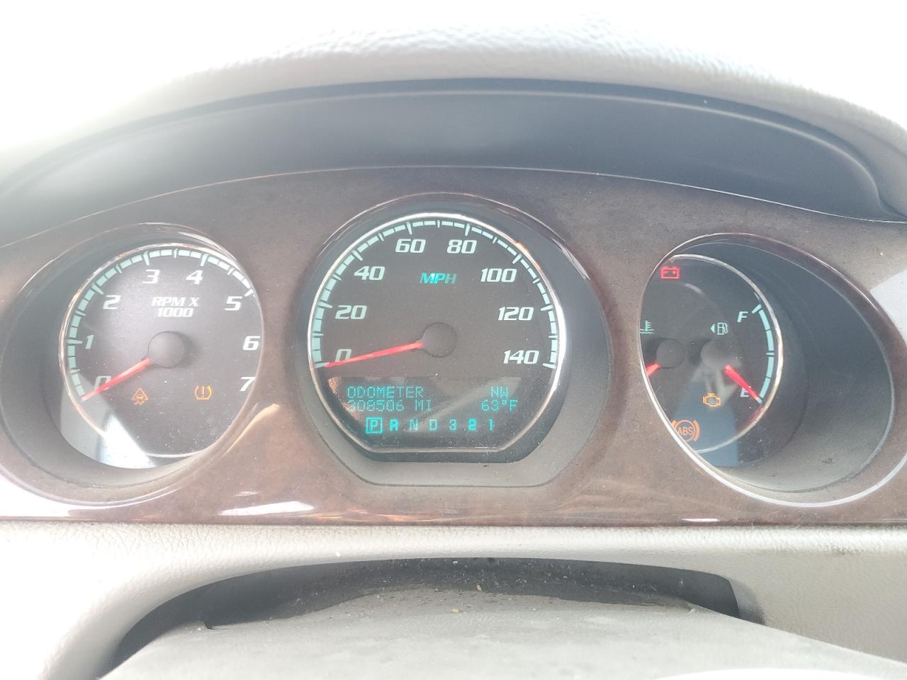 1G4HA5EM7AU137774 BUICK LUCERNE 2010 RED Photo 9