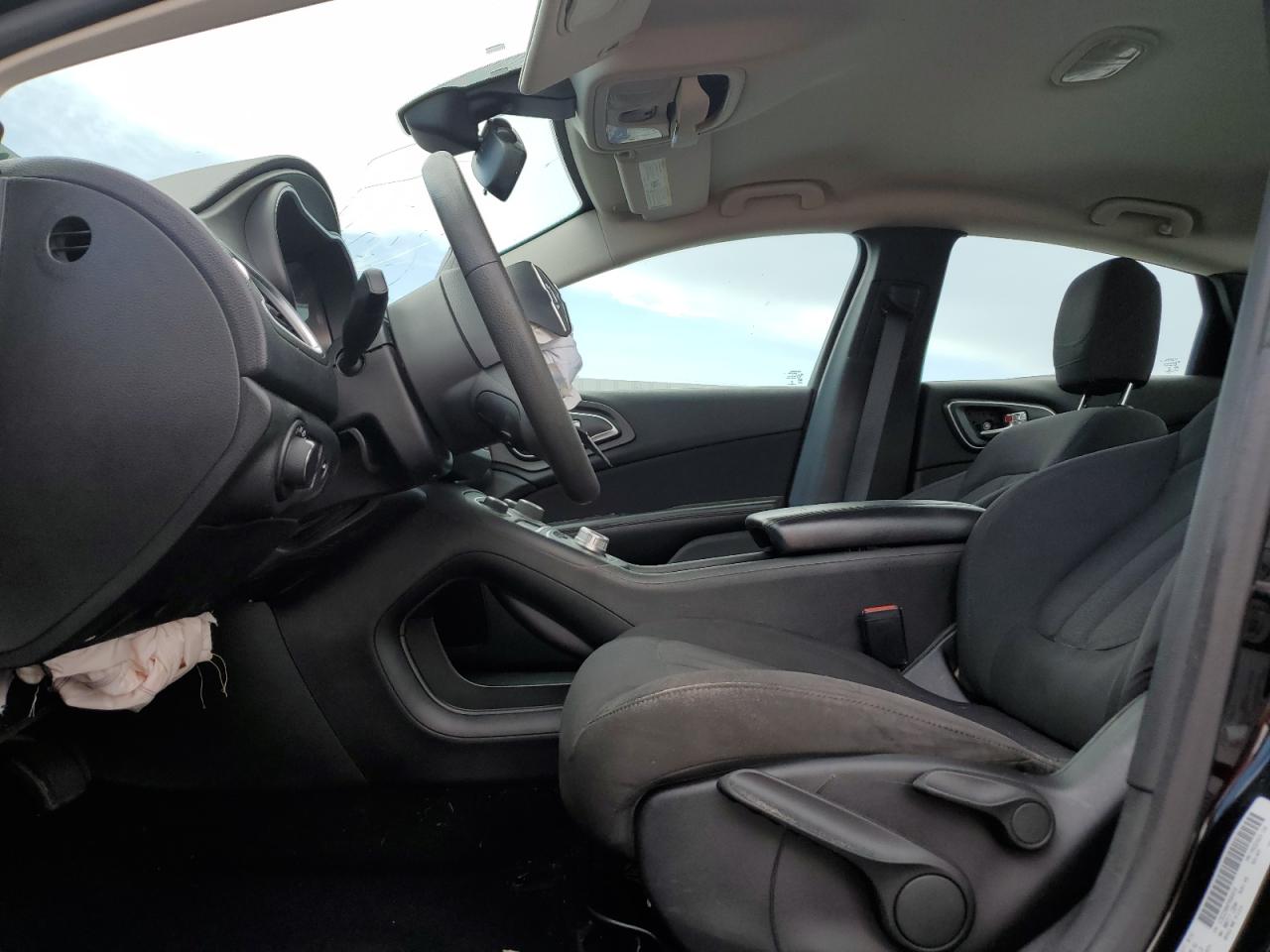 2015 Chrysler 200 Limited VIN: 1C3CCCABXFN564910 Lot: 69801225