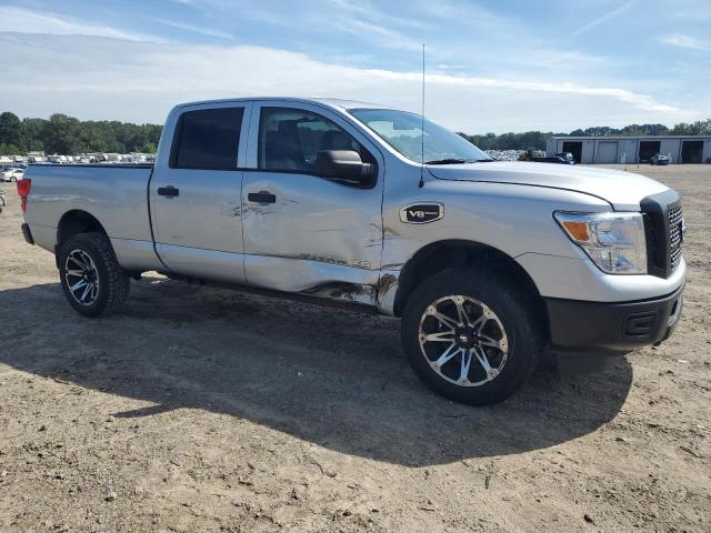  NISSAN TITAN 2018 Серебристый