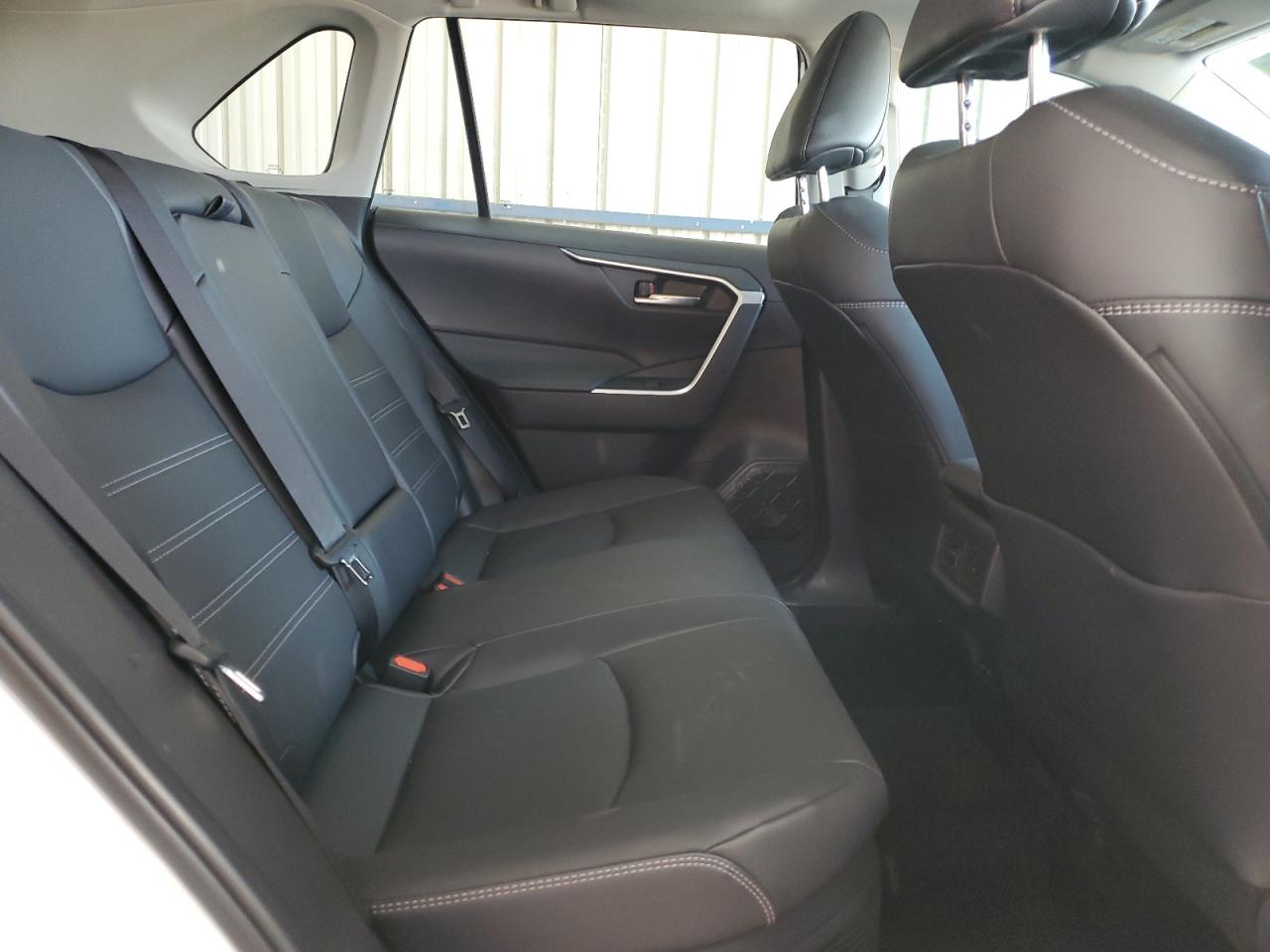 2T3B6RFV5RW076126 2024 Toyota Rav4 Xle Premium