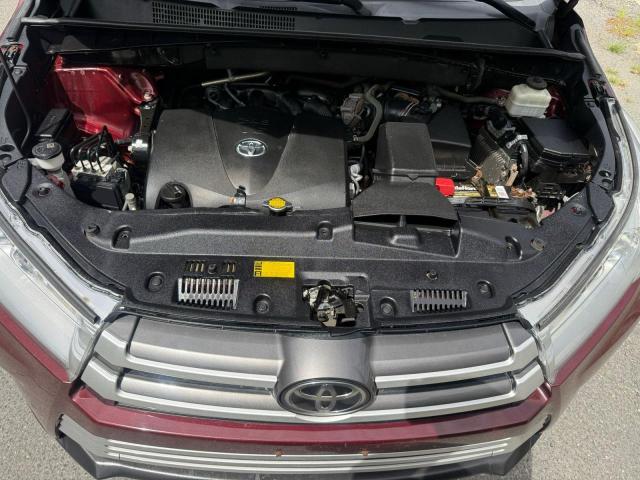 2017 TOYOTA HIGHLANDER LE  