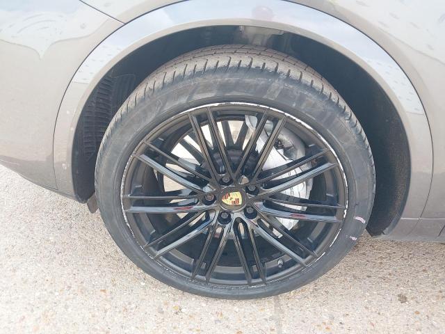 2019 PORSCHE CAYENNE V8