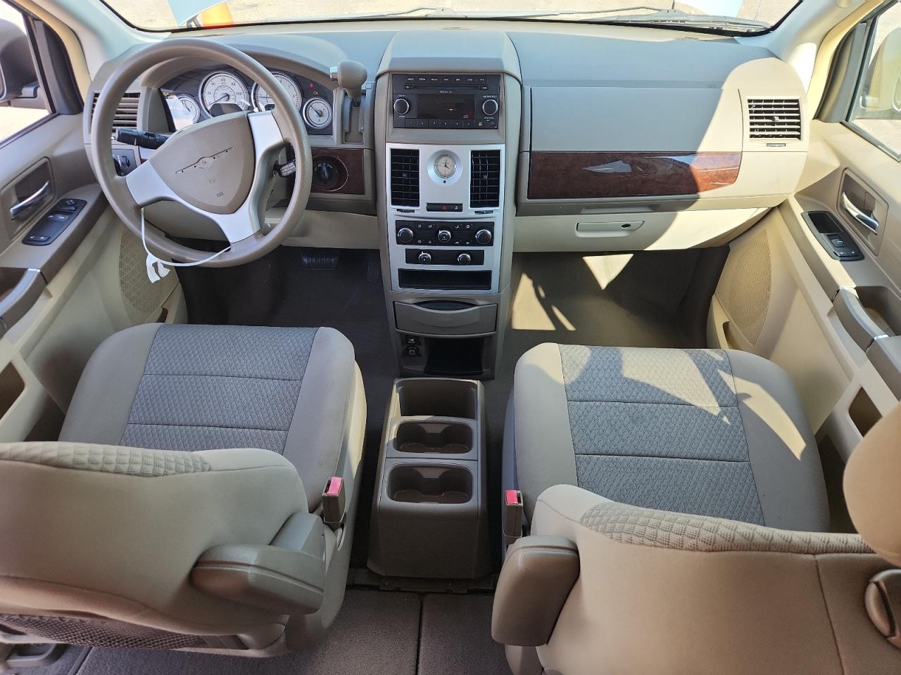 2010 Chrysler Town & Country Lx VIN: 2A4RR2D1XAR391719 Lot: 70370855