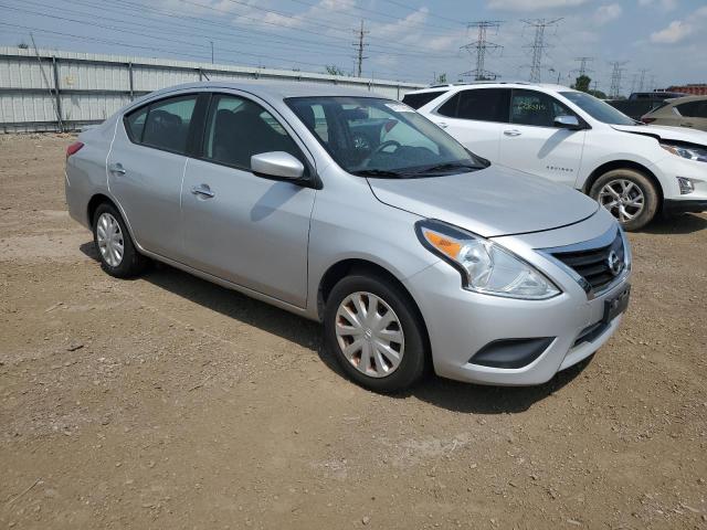  NISSAN VERSA 2018 Серебристый