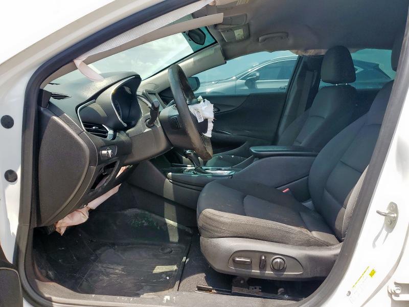 Sedans CHEVROLET MALIBU 2017 Biały