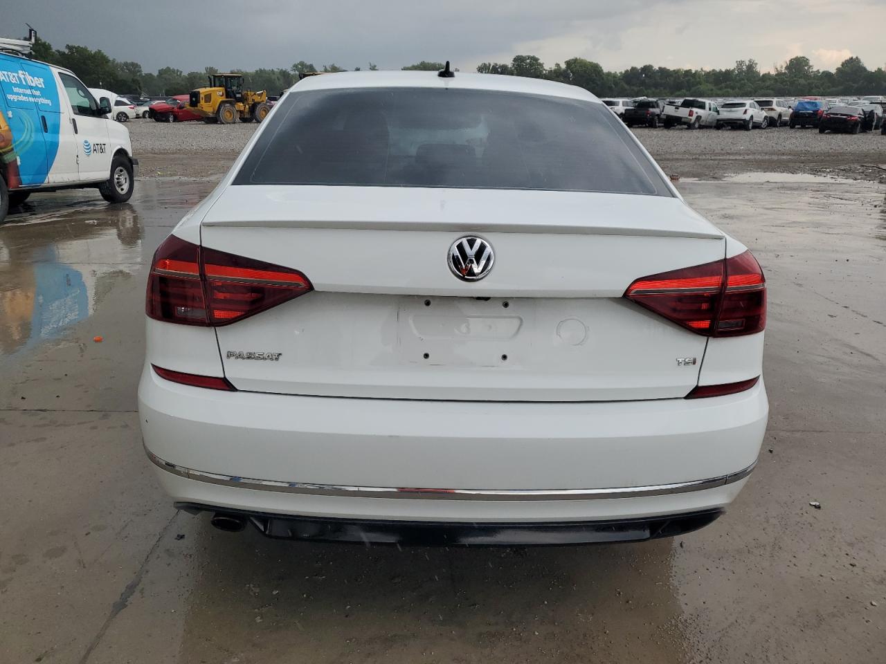 2018 Volkswagen Passat S VIN: 1VWAA7A31JC009385 Lot: 68757605