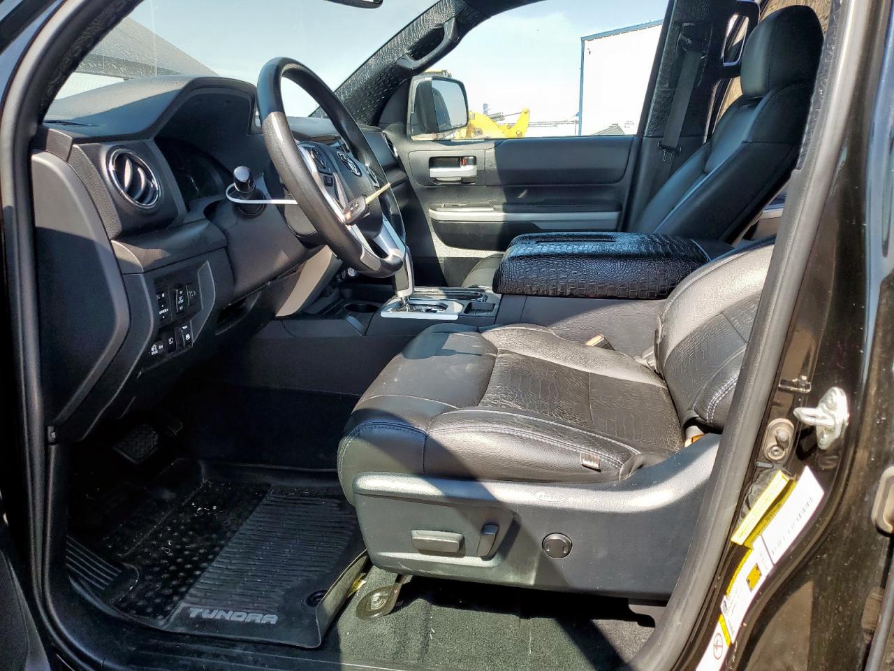 2018 Toyota Tundra Crewmax Sr5 VIN: 5TFDW5F19JX714148 Lot: 68840255