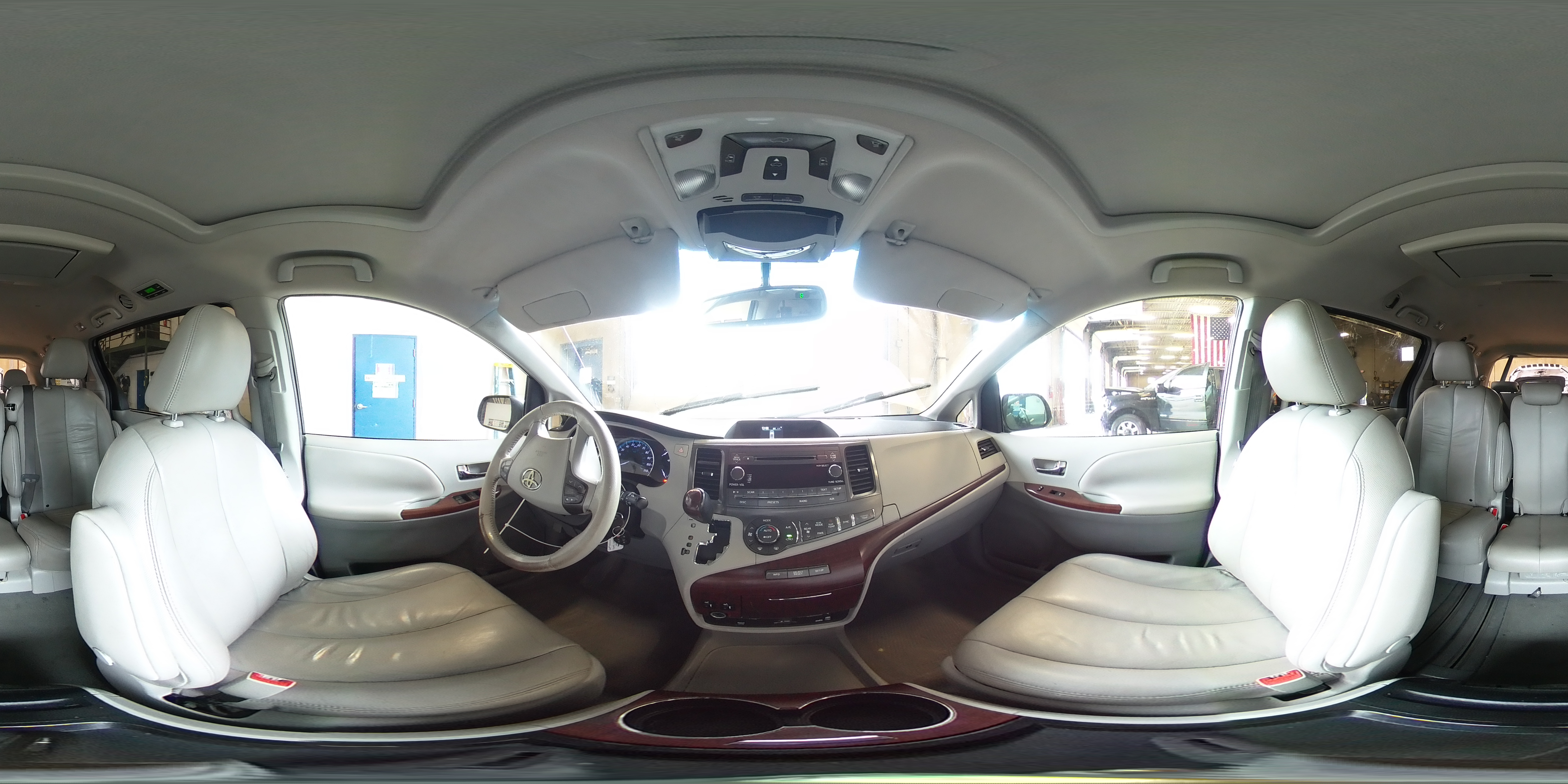 2011 Toyota Sienna Xle VIN: 5TDYK3DC8BS044041 Lot: 70249165