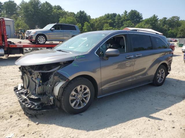 TOYOTA SIENNA XLE 2021