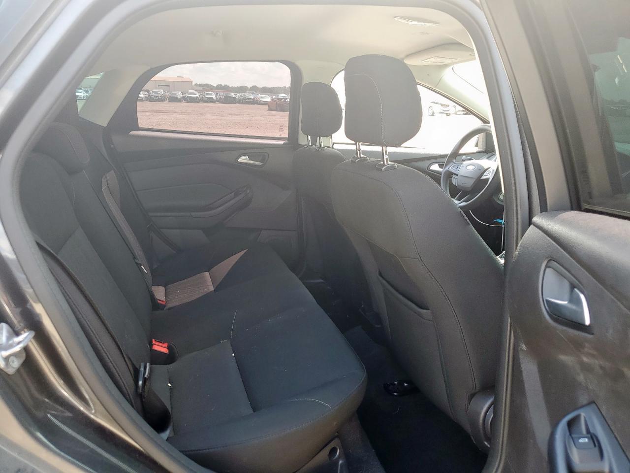 2018 Ford Focus Se VIN: 1FADP3F28JL269506 Lot: 67619855