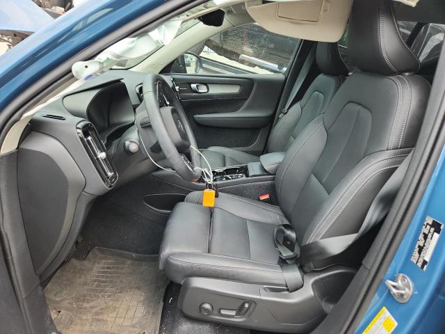  VOLVO XC40 PLUS 2024 Granatowy