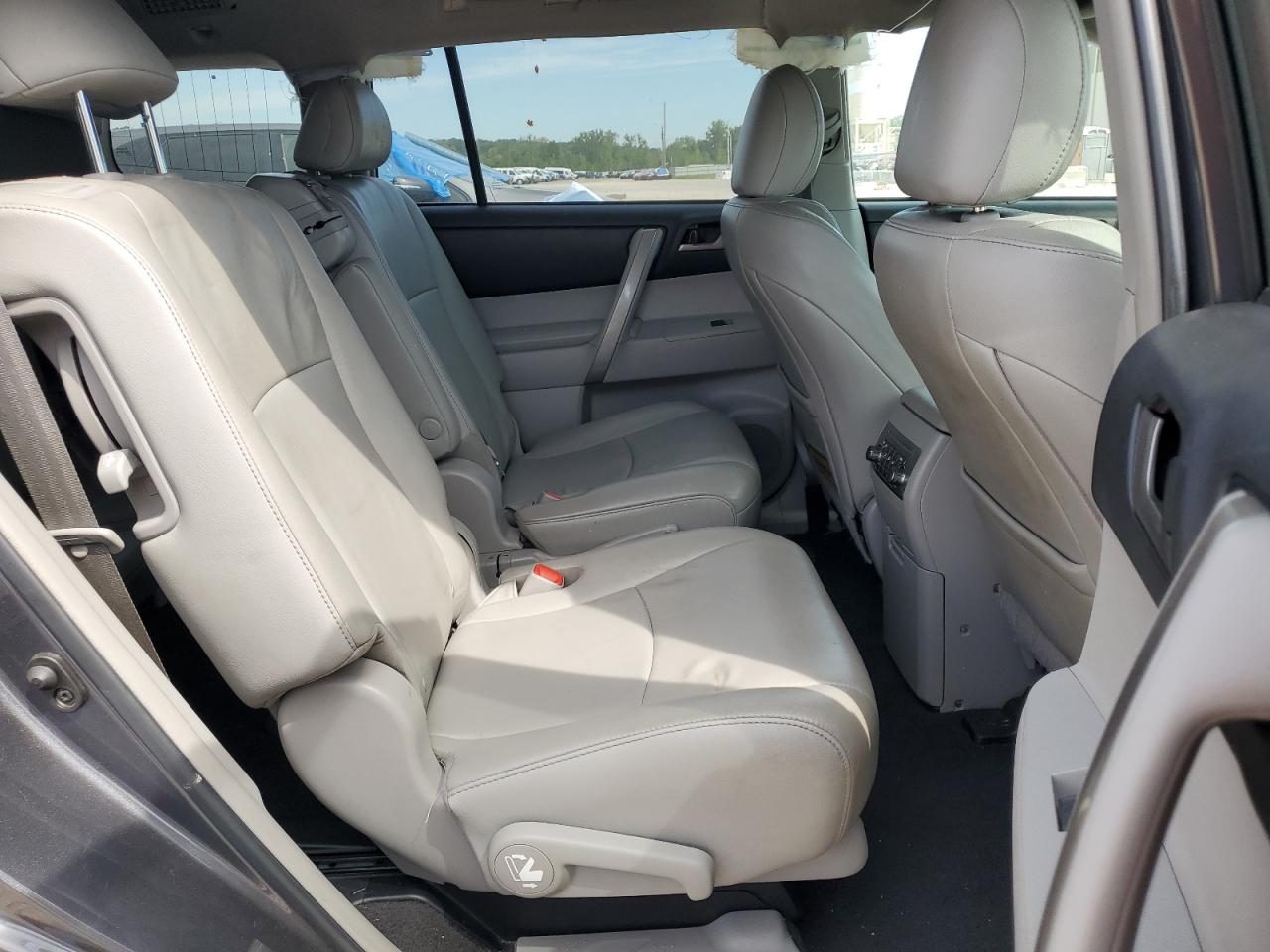 2012 Toyota Highlander Base VIN: 5TDBK3EH8CS145663 Lot: 70490145