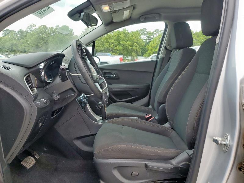  CHEVROLET TRAX 2018 Srebrny