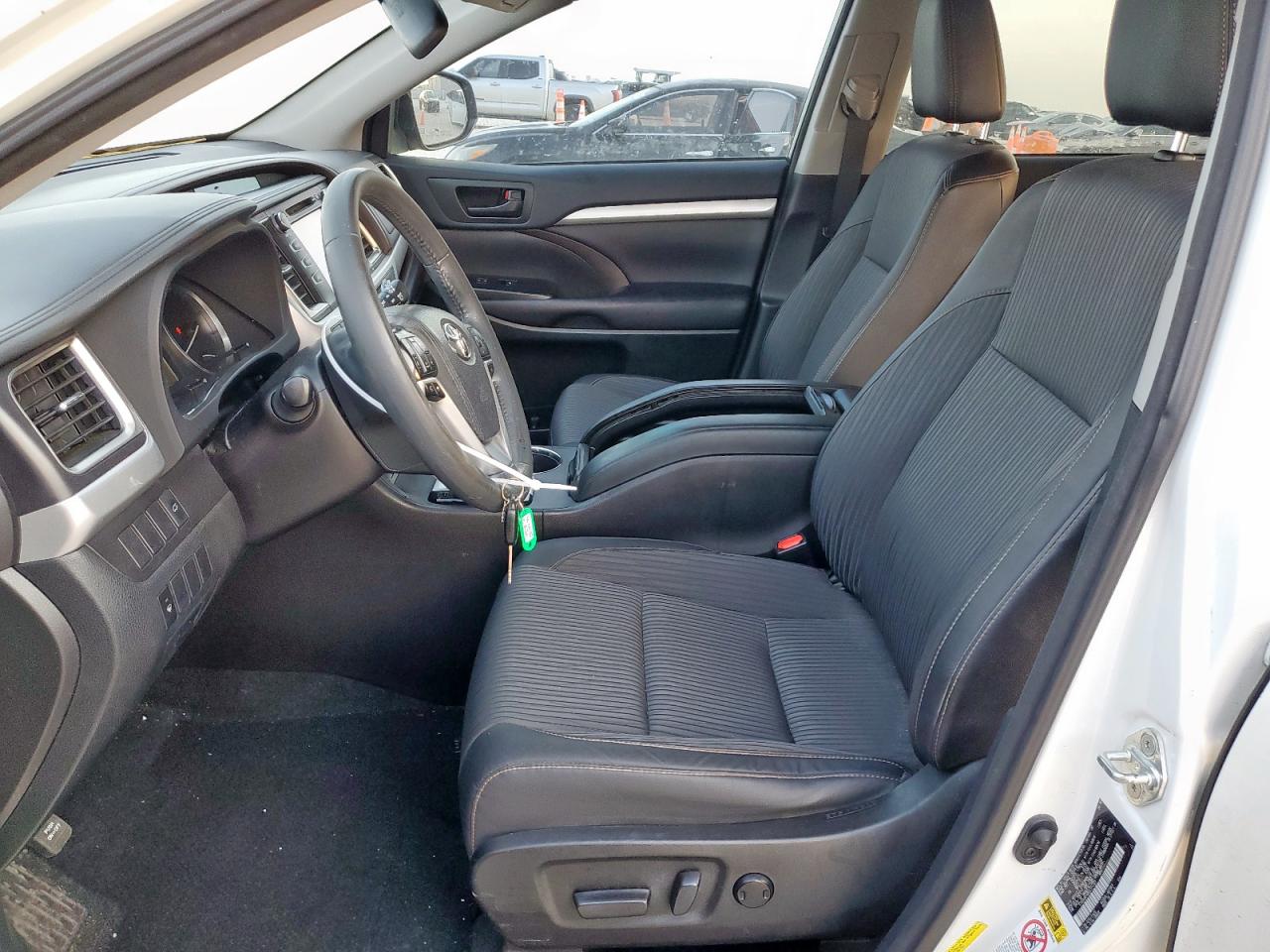 2016 Toyota Highlander Le VIN: 5TDZKRFH8GS174327 Lot: 68529325